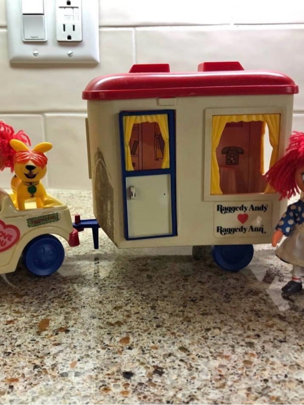Vintage 1980 Raggedy Ann, Andy & Arthur Dolls Car Camper Dog house set